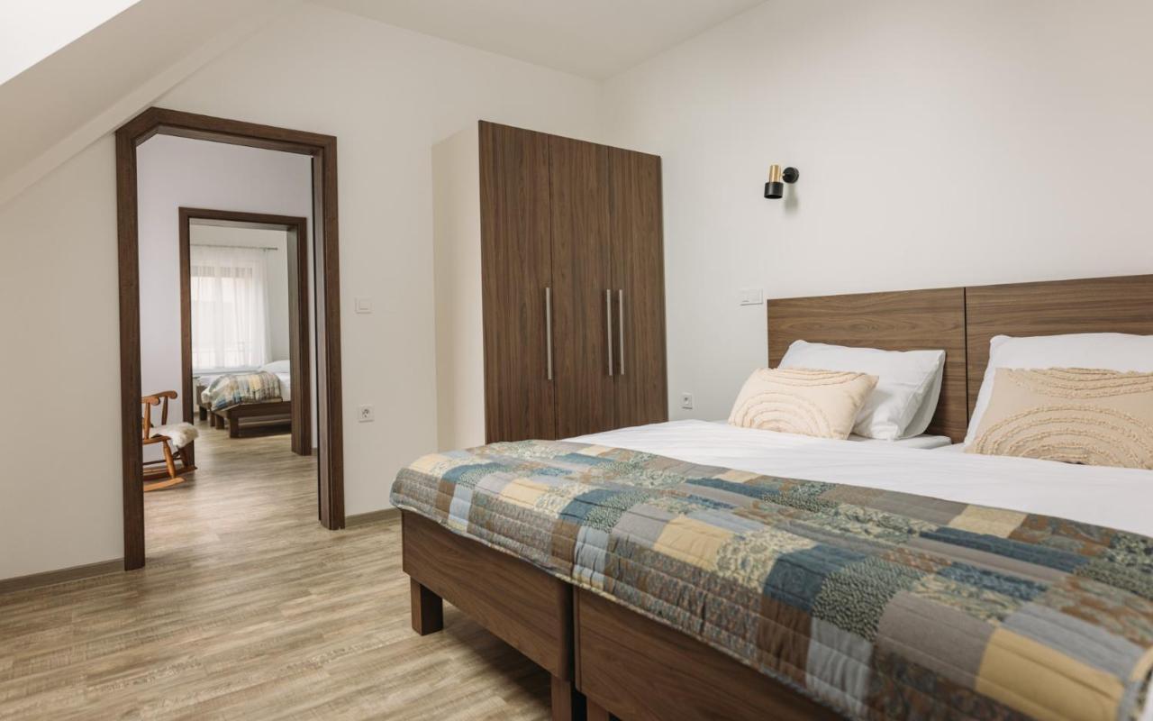Hisa Na Ravnah Hotel Pisece Exterior photo